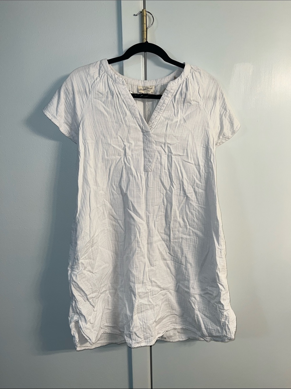 Universal Thread White Short-Sleeve V-Neck Swim Coverup Tunic
